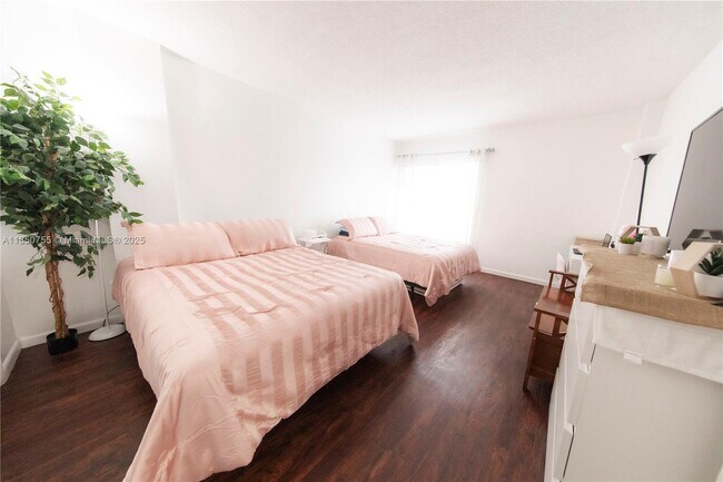 Photo - 4166 Inverrary Dr Unit 401