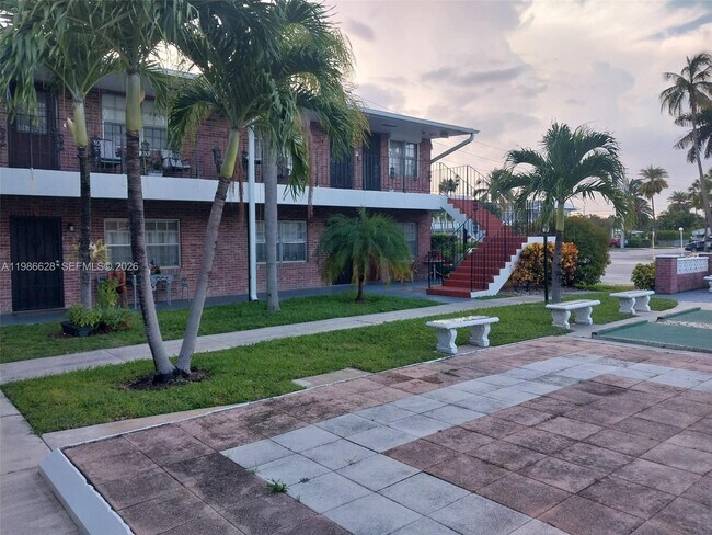 Photo - 1050 Atlantic Shores Blvd Unidad 106