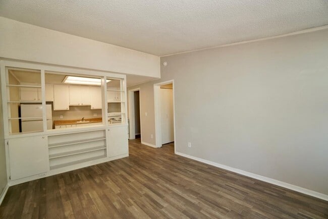 Building Photo - Holly Park Square Apartments Unit 104