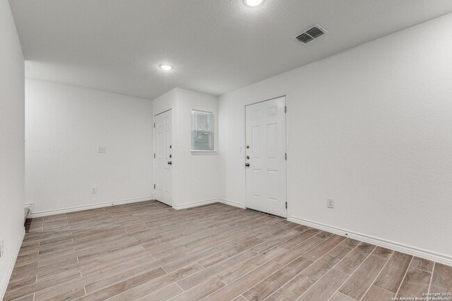 Photo - 1835 W Poplar St