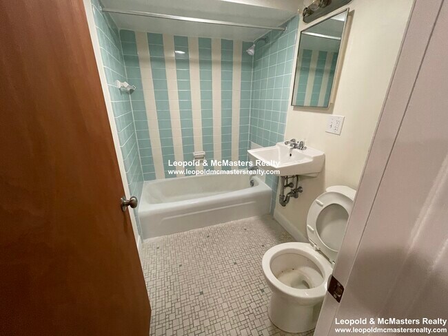 Building Photo - 74 Chester St Rental