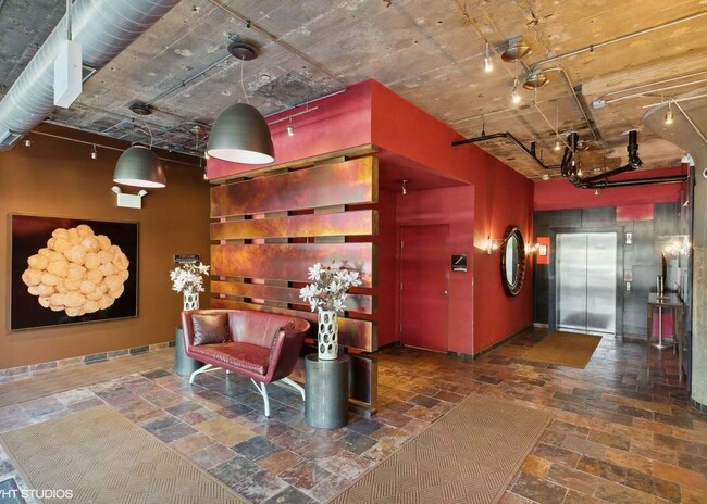 Building Photo - 1069 W 14th Pl Unit 225 Rental
