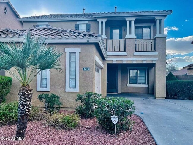 Building Photo - 1704 S Falcon Dr