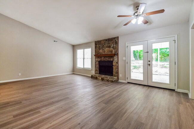 Photo - 303 Morgans Turn