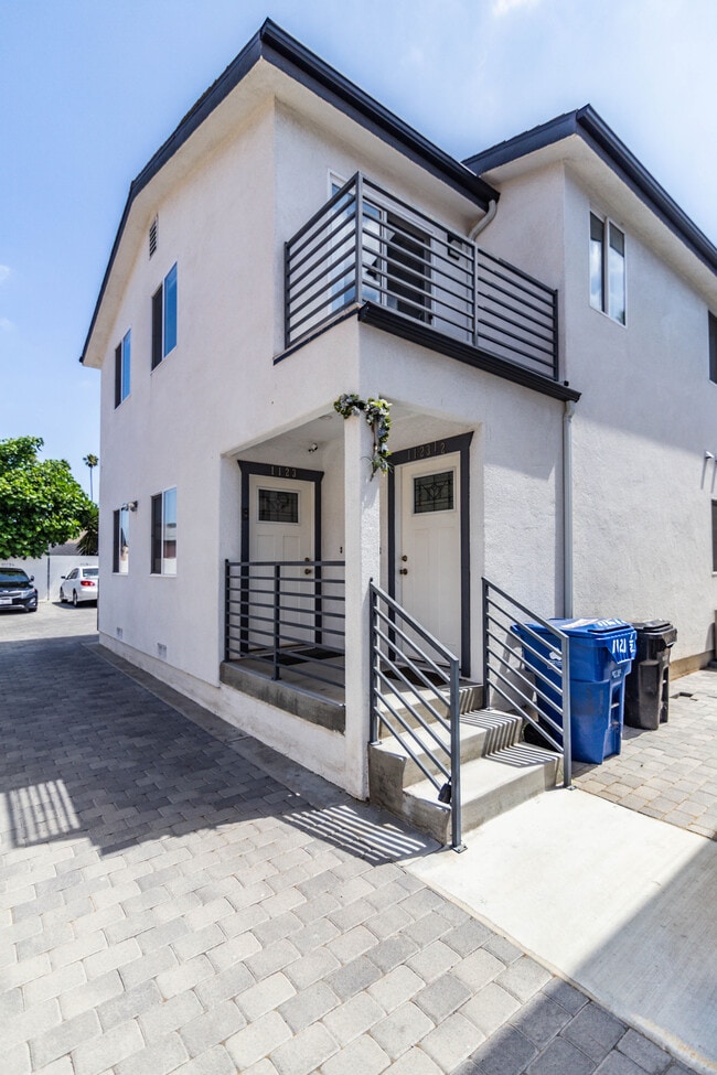 Photo - 1121 W 39th Pl Unit 1123 1-2