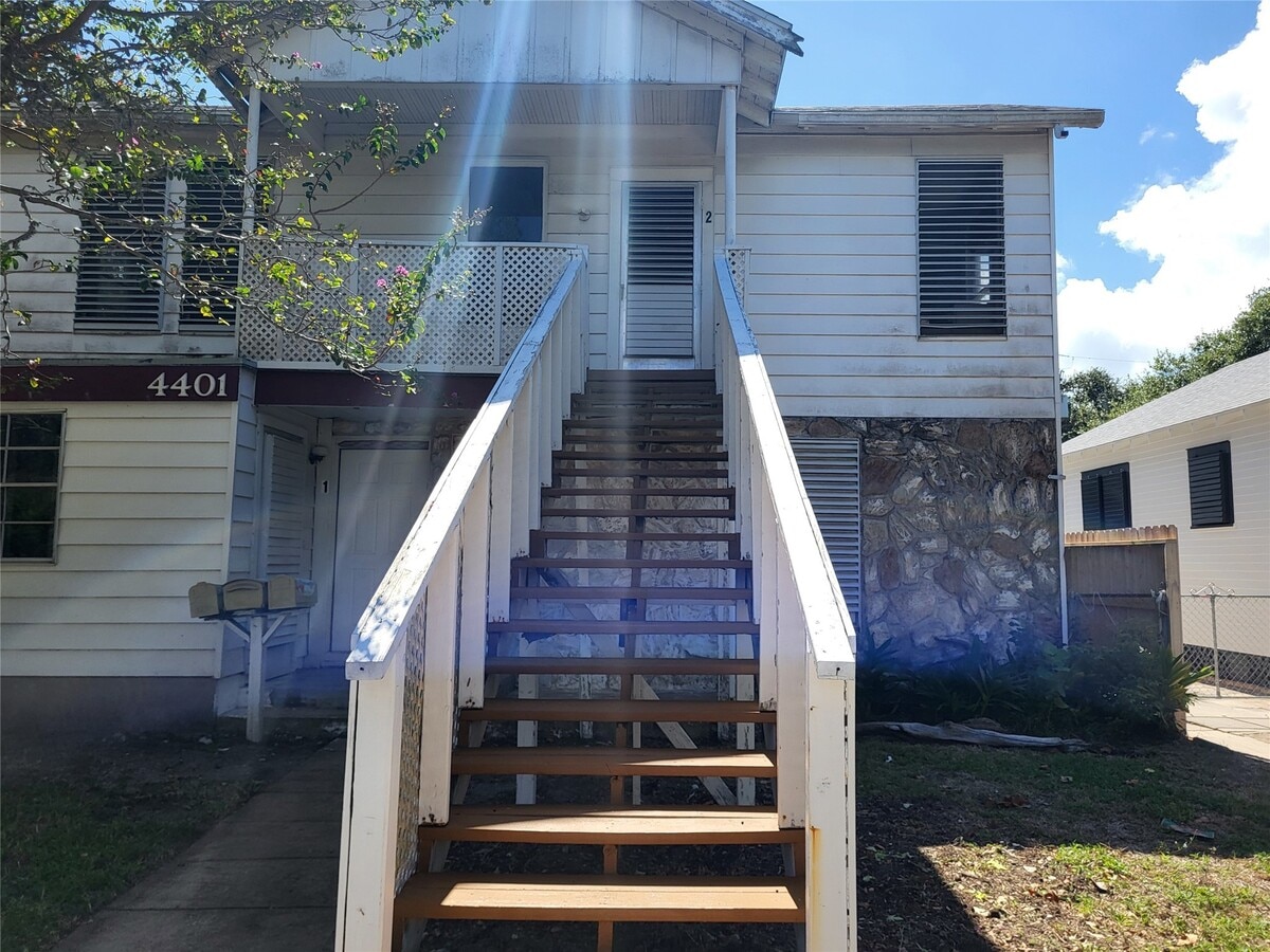 Photo - 4401 Ave Q 1/2 Unit 2