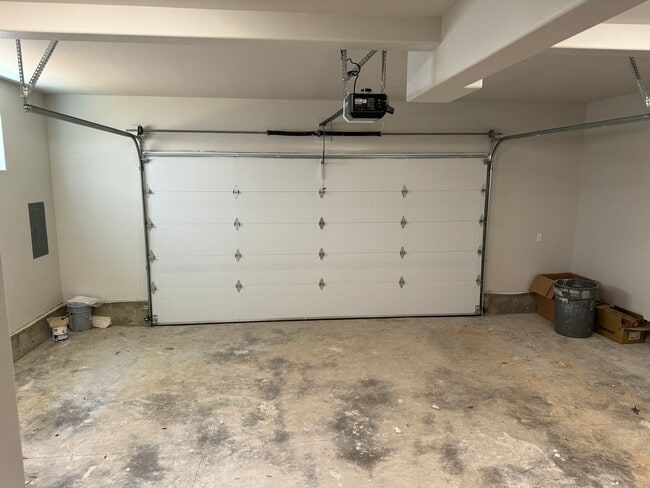 Photo - New 4 Bed / 2.5 Bath Duplex! $500 Amazon Gift Card! First 1.5 Month's Rent Is Free!