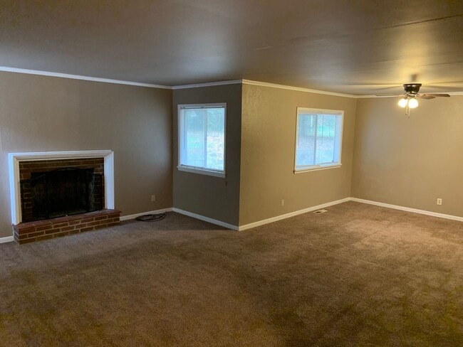 Photo - 912 W Clinton Dr