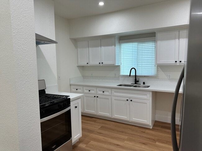 Photo - 1402 E 48th Pl