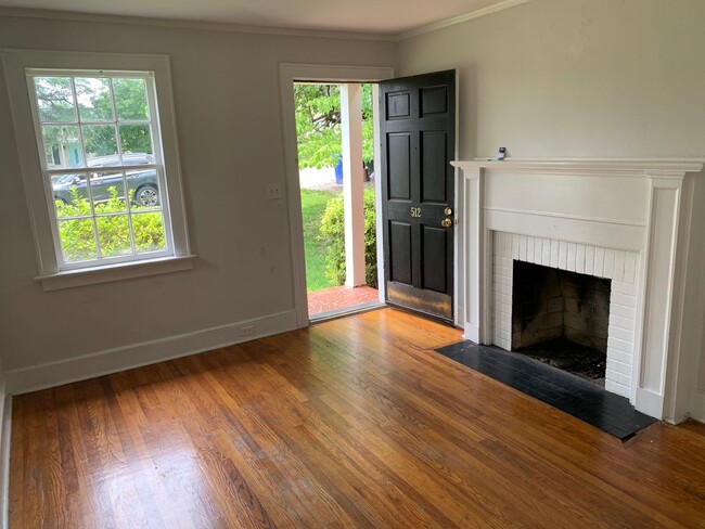 Photo - 2 Bed, 1 Bath in Rosewood | Available Late August