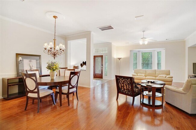 Photo - 63 W Pipers Green St