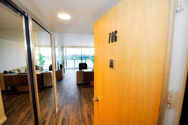 Building Photo - 1770 Avenida Del Mundo Unit Vacation Rental