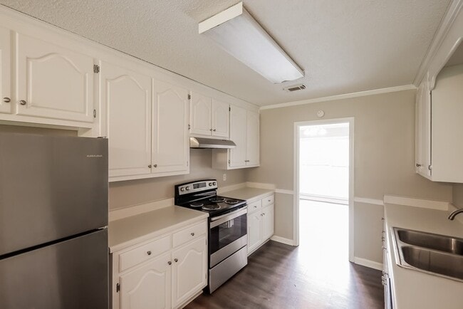 Photo - 10415 Shadowview Rd
