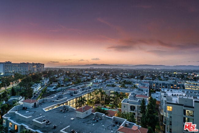 Building Photo - 13700 Marina Pointe Dr Unit 1109 Rental