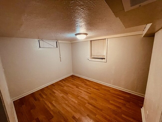 Photo - 728 Logan Ave S Unit #B