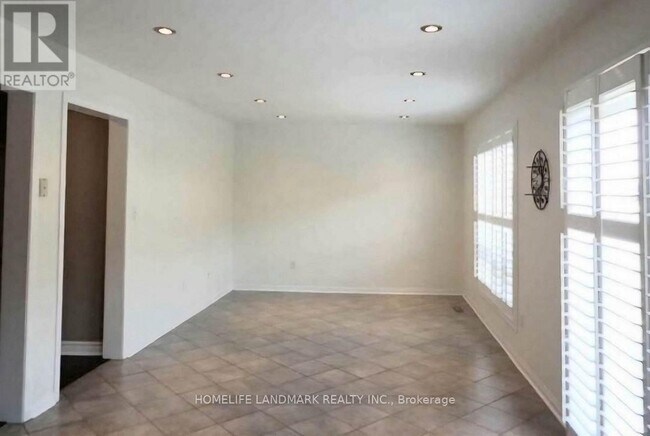 Photo - 19 Wetmeadow Dr