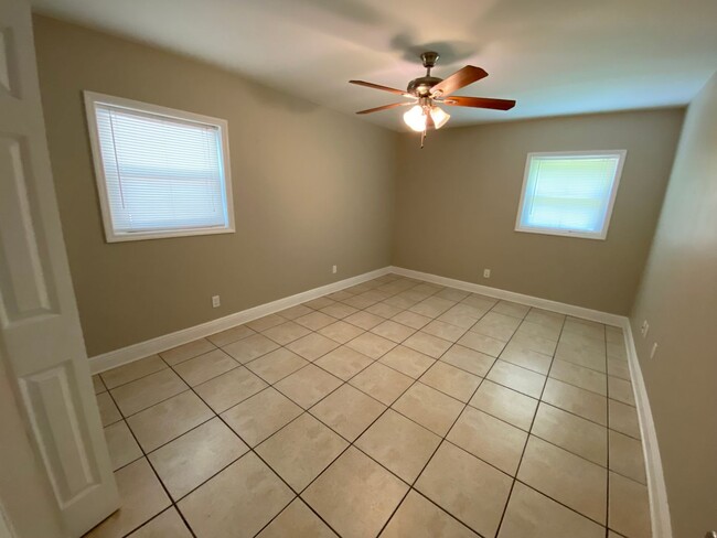 Photo - 2/1 Duplex off N. Monroe