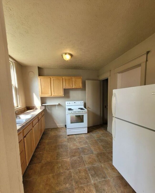 Photo - DUPLEX...3 Bed 1.5 Bath