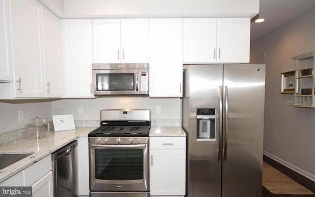 Photo - 1718 Marshall St