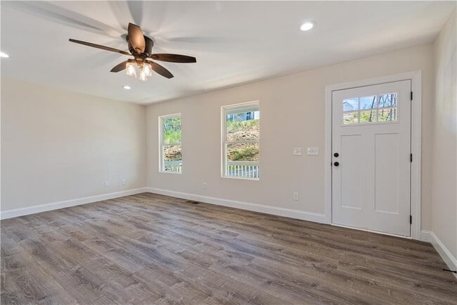 Photo - 280 Grand Oak Ln