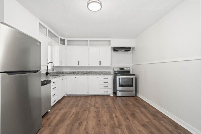 Photo - Large & Updated Home, *FIRST MONTH'S RENT FREE*
