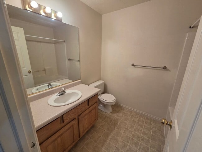 Photo - 2 Bed Apartment - Ready to GO!