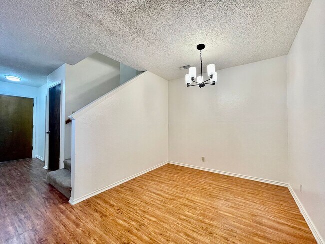 Photo - 1303 Conway Dr Unit B