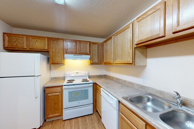 2BR, 2BA - 1,065SF