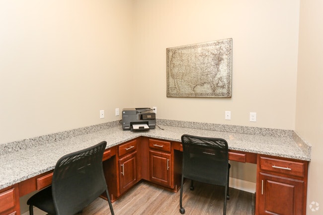 Centro de negocios - Foster Brook Senior Apartments