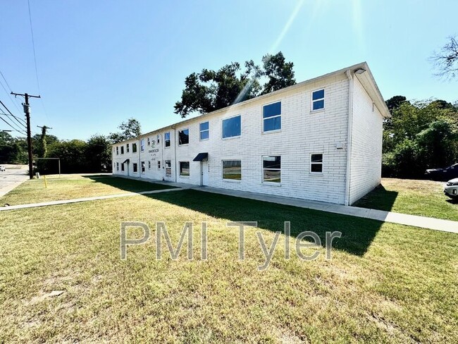 Photo - 1822 W Oakwood St Condo