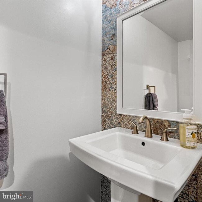 Photo - 3704 Oak Hill Way