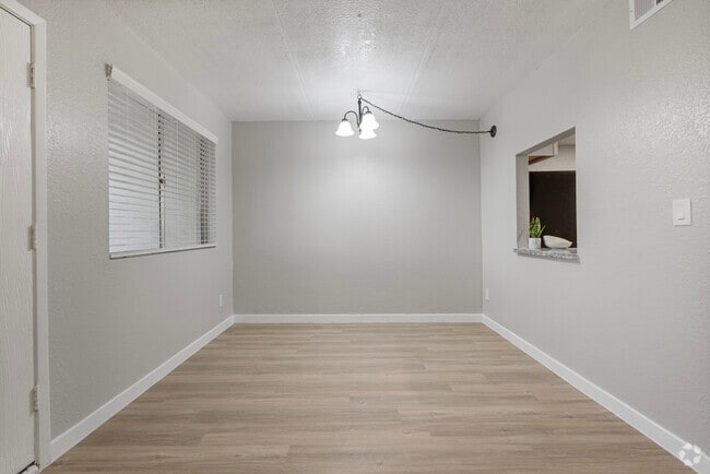 2BR, 2BA - 1,010SF - Dining Room