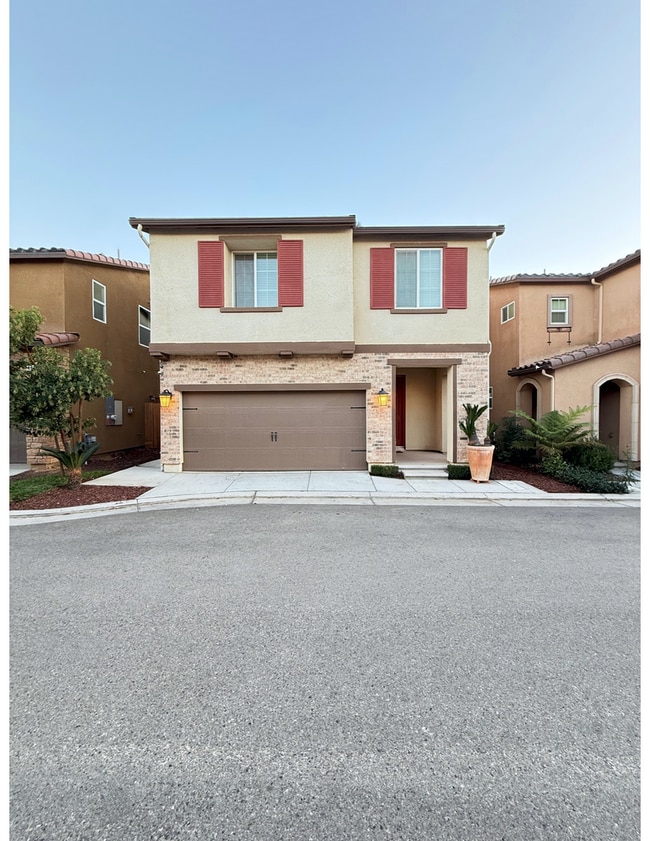 Building Photo - Turnkey Modern Riverstone Home – 3 Bed + L...