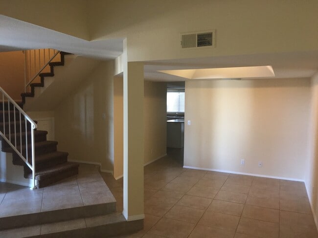 Photo - **EXCELLENT 3br/2.5ba/2carport TOWNHOUSE (GUADALUPE & GILBERT)**