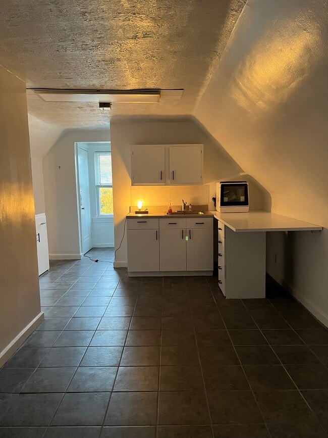 Photo - 2683 Hampshire Rd