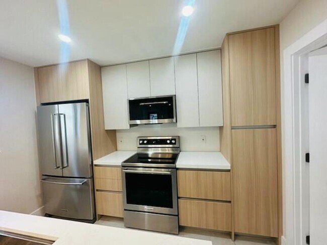 Building Photo - 327 Kingsbridge St Rental