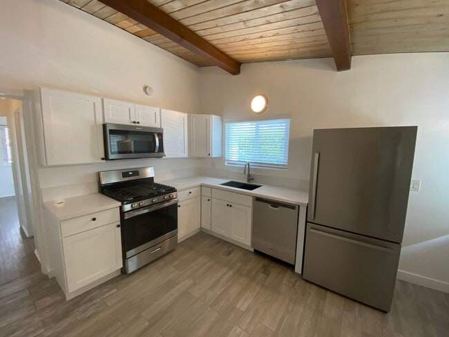 Photo - 2 Bedroom/1 Bathroom - Isla Vista Unidad B