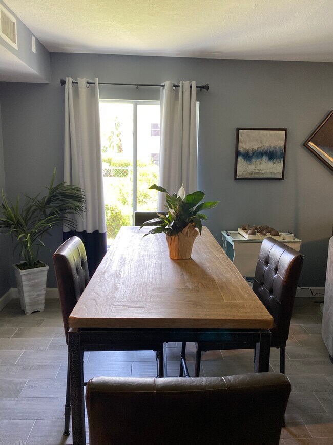 Dining Room - 190 Seminole Ln Unidad 105