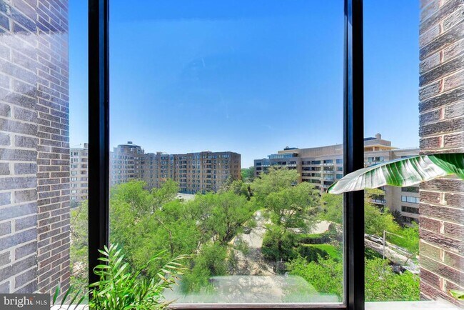 Photo - 2501 Calvert St NW Unit 711