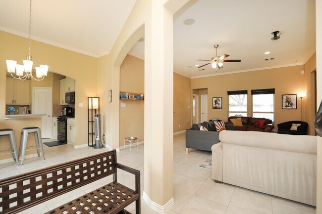 Photo - 6615 Goldspier St