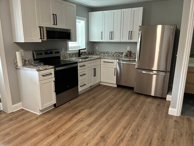 Building Photo - 402 1/2 W Pine St Unit 402 half Rental