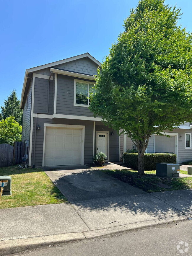 Building Photo - Single Family home in Milwaukie on Private...