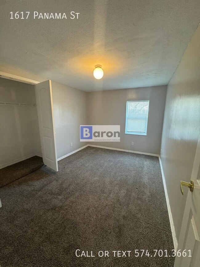 Photo - 1617 Panama St