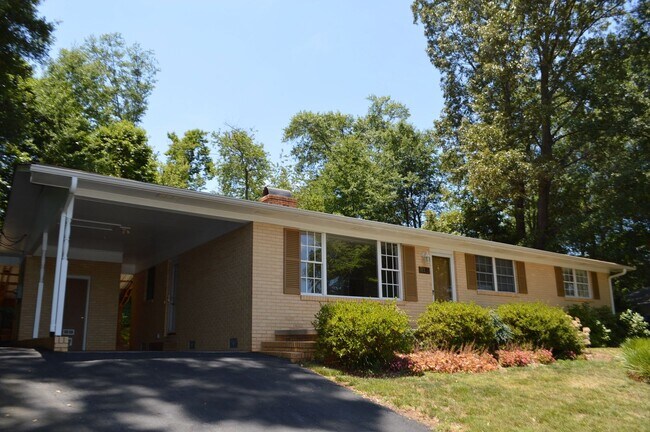 127 Freedom Dr
