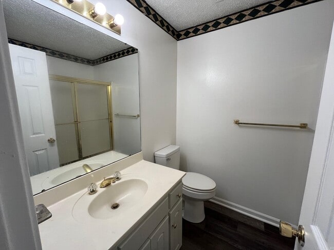 Photo - 716 N Hospital Dr