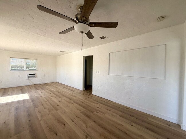 Photo - AVAILABLE NOW!! 2 Bedroom 1 Bathroom Apartment in Palm Desert! Unidad 02