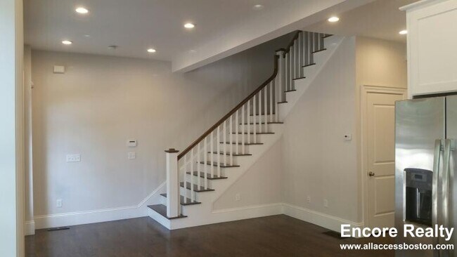 Photo - 2044 Beacon St Unit 2