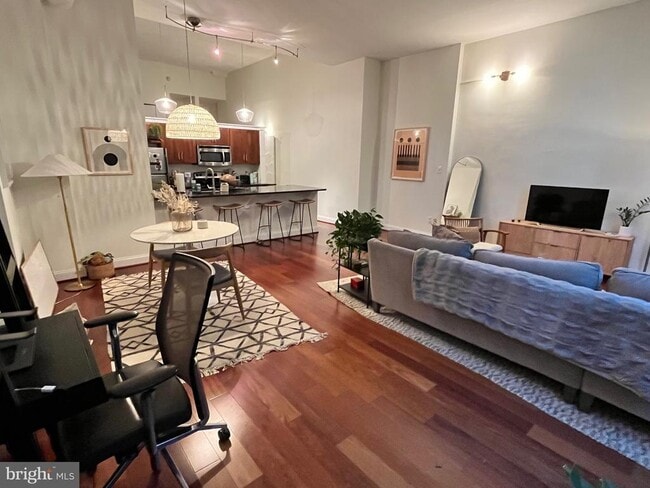 Photo - 2429 Locust St Unit 211
