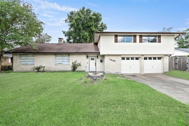 Photo - 1385 Howell St House