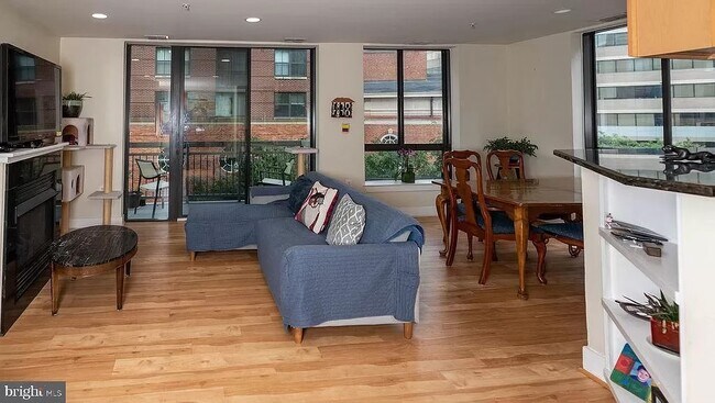 Photo - 1200 N Hartford St Unit #302